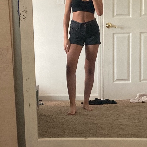 Women’s H&M black Jean shorts - Picture 5 of 5